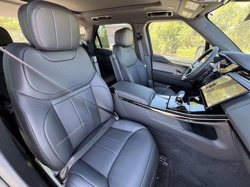 2025 Land Rover Range Rover Sport SE