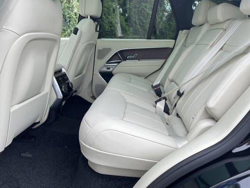 2025 Land Rover Range Rover P530 SE