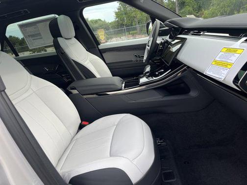 2025 Land Rover Range Rover Sport SE