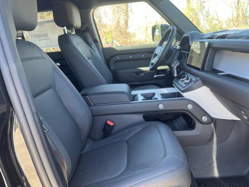 2025 Land Rover Defender 110 P400 X-Dynamic SE