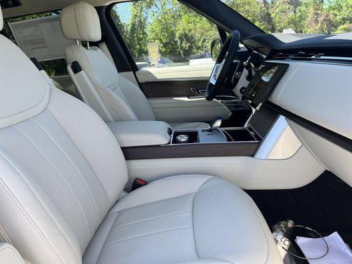 2025 Land Rover Range Rover P530 SE