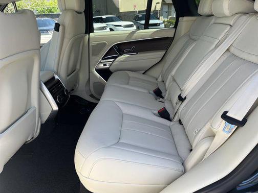 2025 Land Rover Range Rover P530 SE