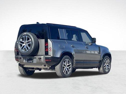 2025 Land Rover Defender 110 P400 X-Dynamic SE