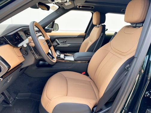 British Racing Green in Gloss Finish 2027 Land Rover Range Rover Sport SE