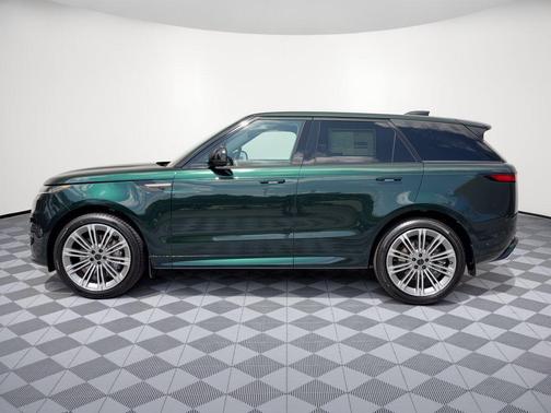 British Racing Green in Gloss Finish 2027 Land Rover Range Rover Sport SE