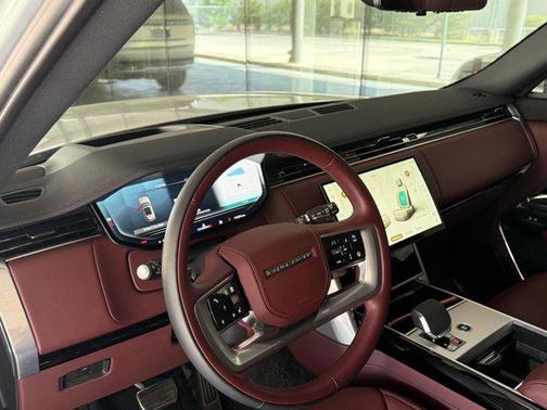 Hakuba Silver Metallic 2025 Land Rover Range Rover P400 SE