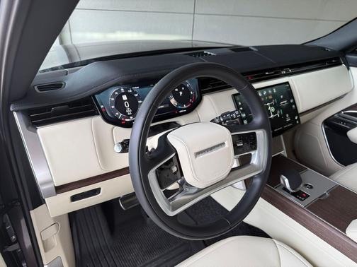 Charente Grey Premium Metallic 2025 Land Rover Range Rover P400 SE 7 Seat