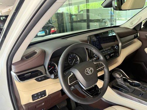 Blizzard Pearl 2020 Toyota Highlander Limited