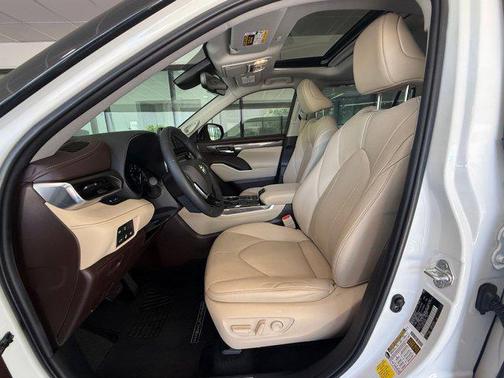 Blizzard Pearl 2020 Toyota Highlander Limited