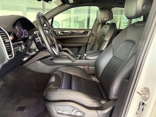 White 2020 Porsche Cayenne Cayenne