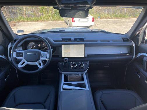 2025 Land Rover Defender 110 P400 X-Dynamic SE