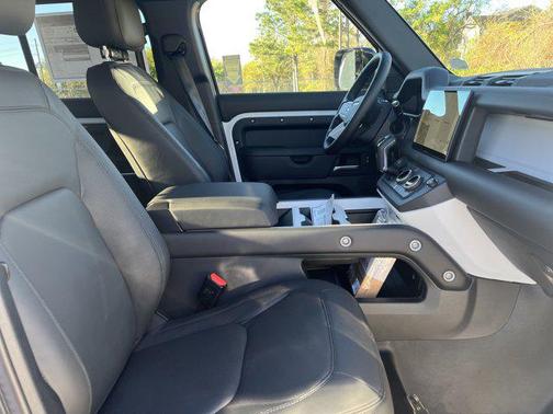 2025 Land Rover Defender 110 P400 X-Dynamic SE