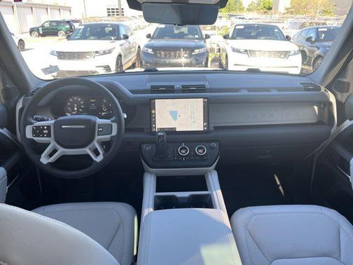 2025 Land Rover Defender 130 P400 X-Dynamic SE