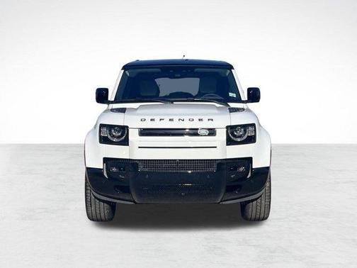 2025 Land Rover Defender 130 P400 X-Dynamic SE