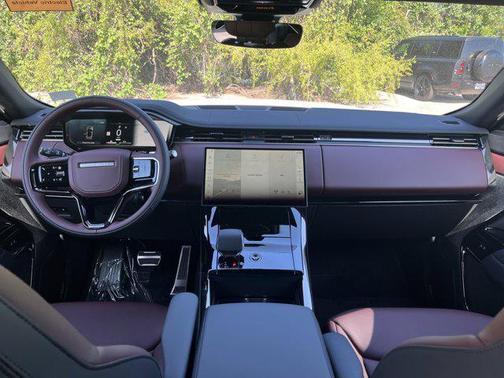 2025 Land Rover Range Rover Sport SE