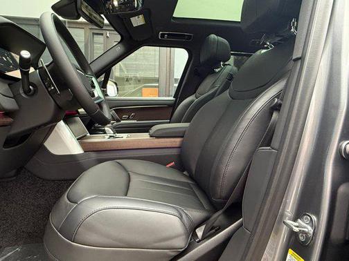 2026 Land Rover Range Rover P530 SE 7 Seat