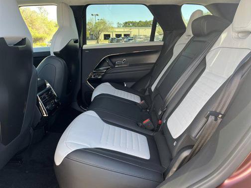 2025 Land Rover Range Rover Sport P635 SV Edition Two