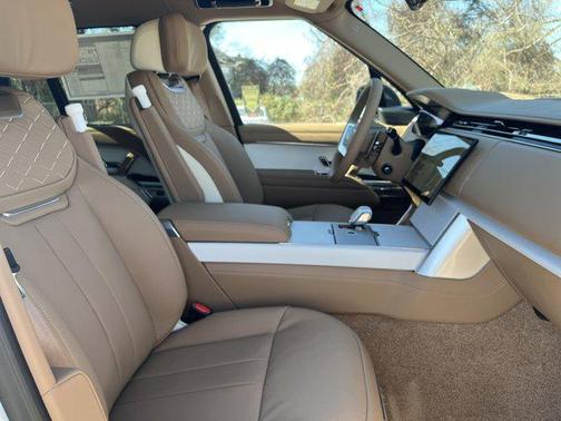 2025 Land Rover Range Rover P615 SV