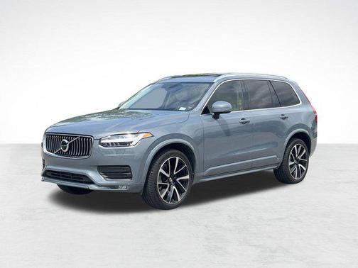 2022 Volvo XC90 T6 Momentum