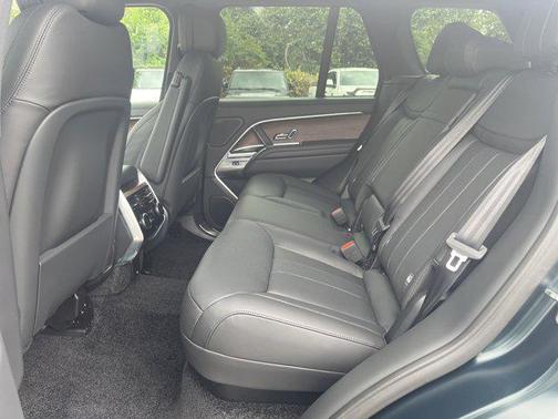 2025 Land Rover Range Rover P530 SE