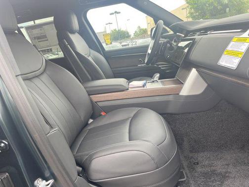 2025 Land Rover Range Rover P530 SE