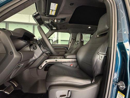 2026 Land Rover Defender P635 OCTA