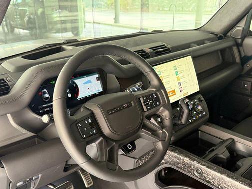 2026 Land Rover Defender P635 OCTA