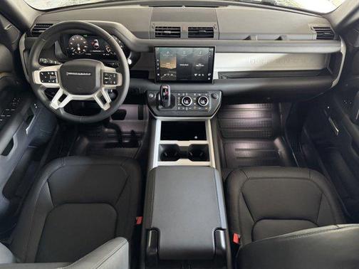 2025 Land Rover Defender 110 P300