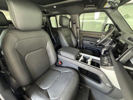 2025 Land Rover Defender 110 P300