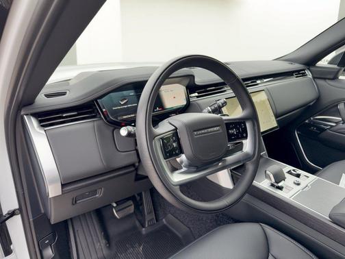 Fuji White 2027 Land Rover Range Rover SE