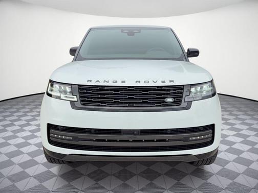 Fuji White 2027 Land Rover Range Rover SE