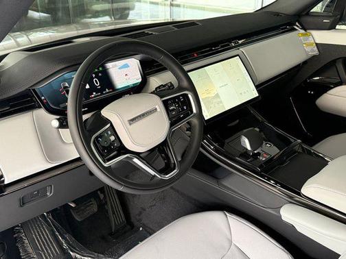 2026 Land Rover Range Rover Sport SE