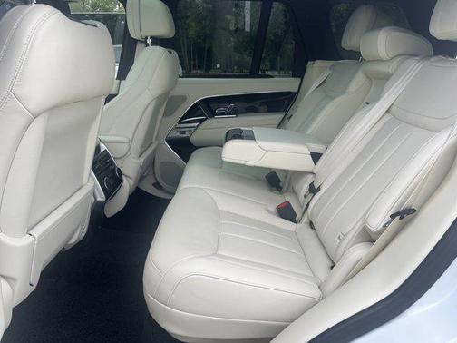 2025 Land Rover Range Rover P550e SE
