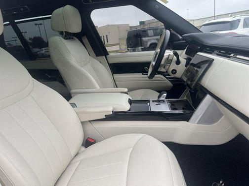 2025 Land Rover Range Rover P550e SE