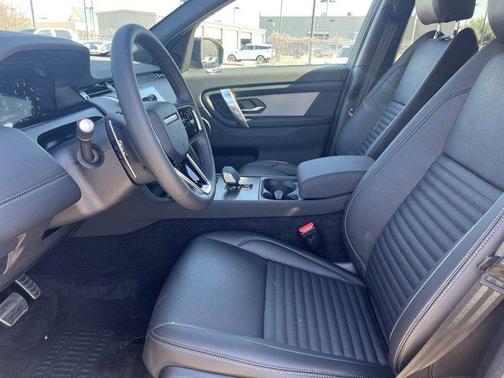 Santorini Black Metallic 2025 Land Rover Discovery Sport Dynamic SE