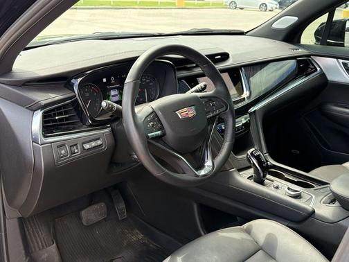 Stellar Black Metallic 2024 Cadillac XT6 Premium Luxury FWD