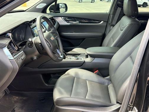 Stellar Black Metallic 2024 Cadillac XT6 Premium Luxury FWD