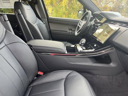 2025 Land Rover Range Rover Sport SE