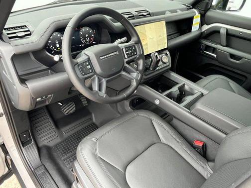 2026 Land Rover Defender X-Dynamic SE