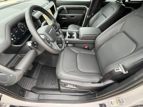 2026 Land Rover Defender X-Dynamic SE