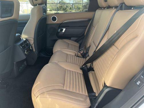 2025 Land Rover Discovery P360 Metropolitan Edition