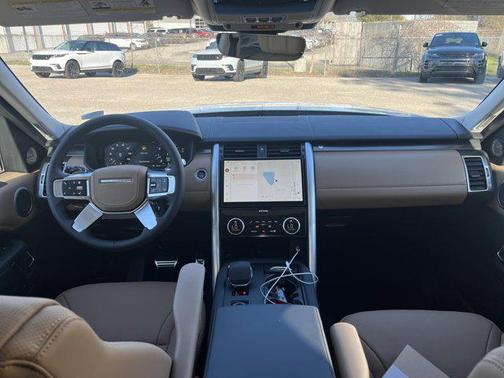 2025 Land Rover Discovery P360 Metropolitan Edition