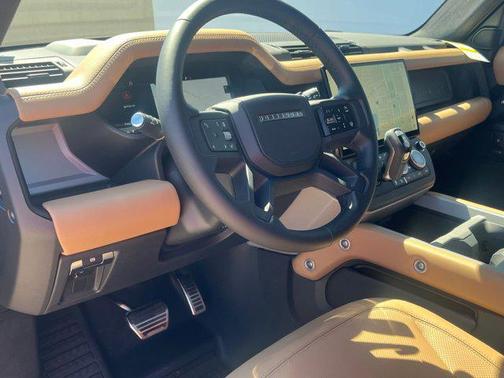2026 Land Rover Defender 110 V8