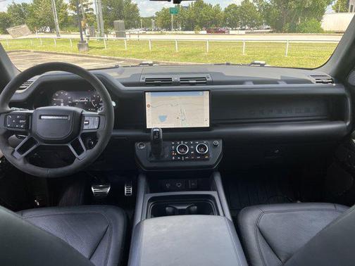 2023 Land Rover Defender V8