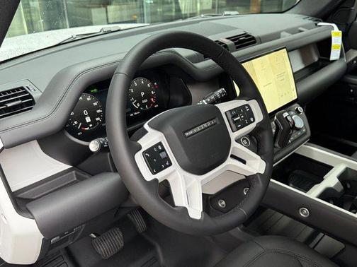 2026 Land Rover Defender P400 X-Dynamic SE