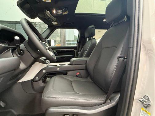 2026 Land Rover Defender P400 X-Dynamic SE