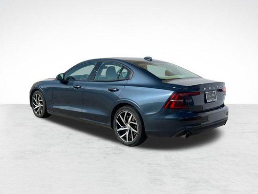 2020 Volvo S60 T6 Momentum