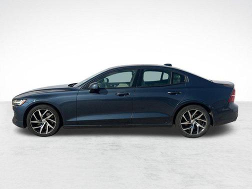 2020 Volvo S60 T6 Momentum