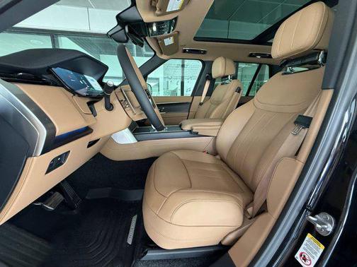 Santorini Black 2026 Land Rover Range Rover P550e SE