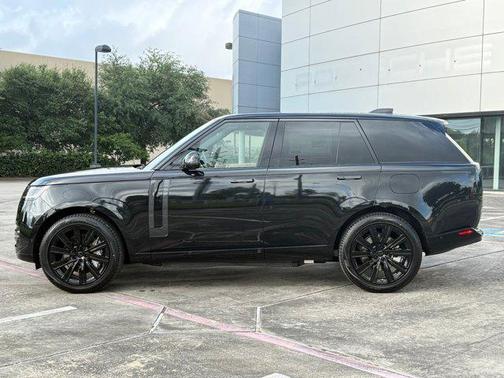 Santorini Black 2026 Land Rover Range Rover P550e SE